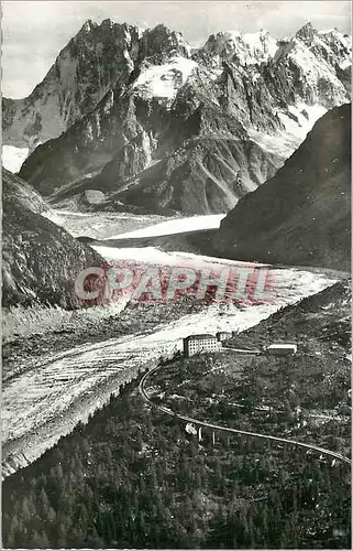 Cartes postales moderne Massif du Mont Blanc Vue aerienne le Montenvers la Mer de Glace et les Grandes Jorasses (4208 m)