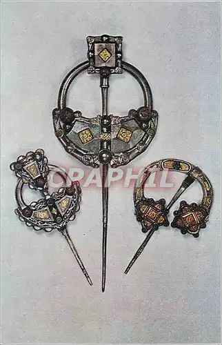 Cartes postales moderne Three Silver Ring Brooches emblelished with Ornamental Panels of Gold Filigree