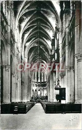 Cartes postales moderne Chartres (Eure et Loir) Interieur de la Cathedrale La Grande nef et le Choeur