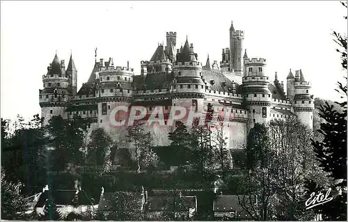 Cartes postales moderne Le Chateau de Pierrefonds Angles Nord Au Centre La Tour Godefroy