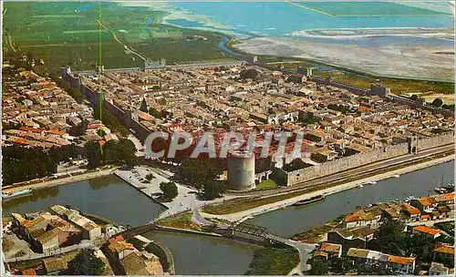 Moderne Karte Aigues Mortes (Gard) La Ville du Roi Saint Louis Vue Aerienne sur la Cite