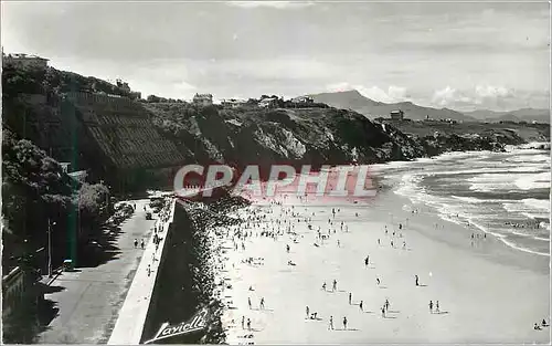 Cartes postales moderne Biarritz La Plage de la Cote des Basques Au fond La Rhune
