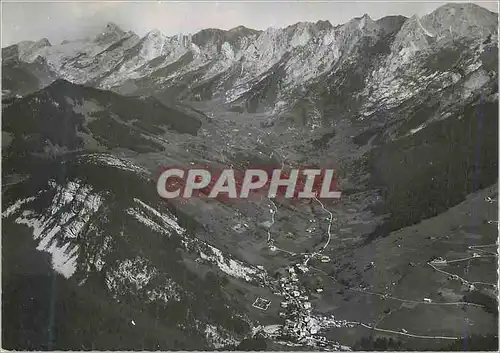 Cartes postales moderne La Clusaz (Haute Savoie) Alt 1000 m Vue Generale et Chaine des Aravis