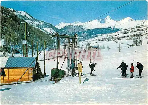 Cartes postales moderne Molines en Queyras (Hautes Alpes) Altitude 1800 metres Depart du teleski Dans le fond Pic de Roc
