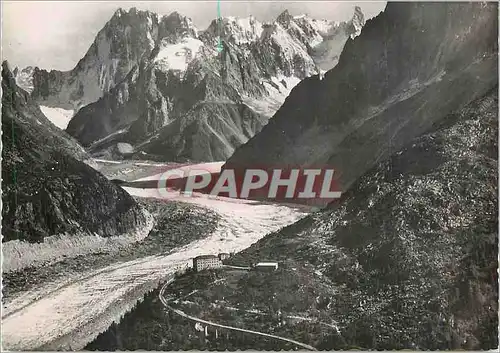Cartes postales moderne Massif du Mont Blanc La Mer de Glace Le Montenvers et les Grandes Jorasses