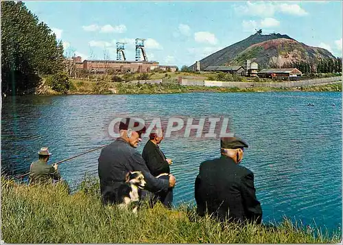 Cartes postales moderne Paysage Minier Terrils La Mine en Activite peche Pecheur
