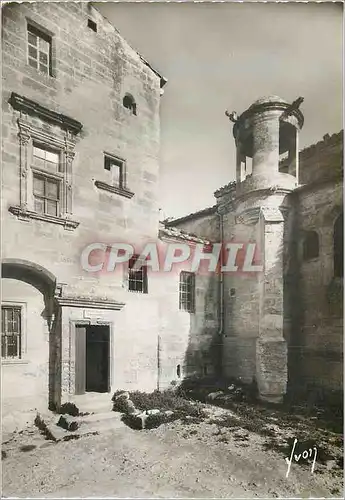 Cartes postales moderne Les Baux (B du P) L'Hotel des Porcelets et la Lanterne des Morts