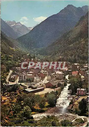 Cartes postales moderne Cauterets (H P) Vue Generale au fond Le Massif de Couloous (2812 m)