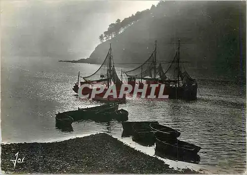 Cartes postales moderne Charme de Bretagne Bateaux de Peche dans la Brume