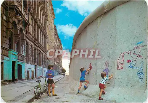 Cartes postales moderne Berlin le Mur Construit le 13 Aout 1961 Enfants
