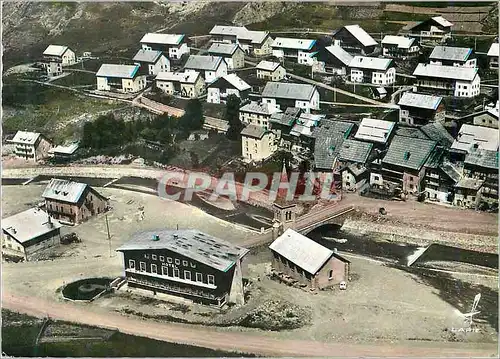 Cartes postales moderne Cervieres Vue generale (Hautes Alpes) en avion au dessus Hotel