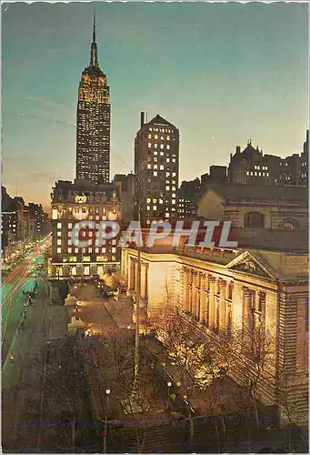 Cartes postales moderne A Dramatic view of the New York Public Library which has been designated as one of the city's La