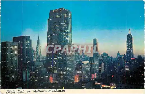 Moderne Karte New York City Night falls on Midtown Manhattan showing the RCA Building Chrysler Building and Em