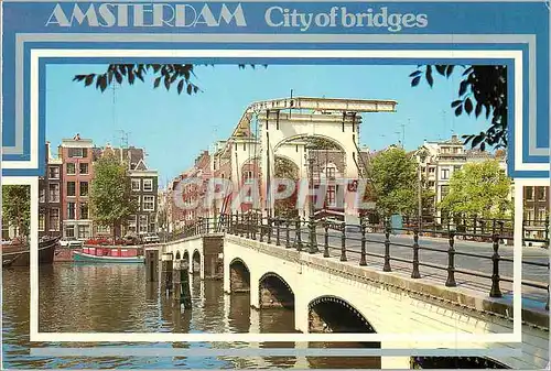 Cartes postales moderne Amsterdam Holland a plus de 800 ponts voici le pus fameux d'entre eux De Magere Brug pont levis