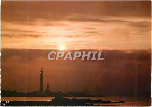 Cartes postales moderne Pouguerneau (Finistere) Coucher de soleil sur le phare de l'ile vierge la Bretagne en Couleurs