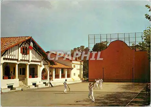 Cartes postales moderne Guethary (Pyrenees Atlantique) Partie de chistera sur le fronton de la Mairie