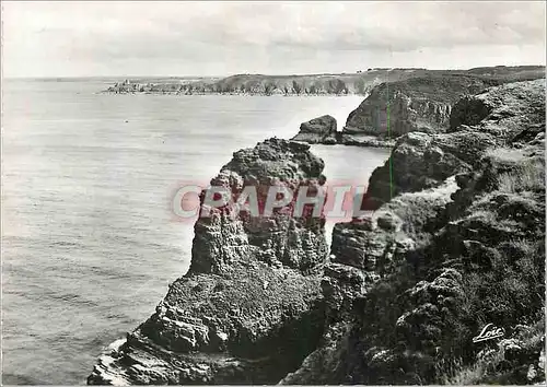 Cartes postales moderne Le Cap Frehel Curieux Rocher de La Fauconniere aux Assises regulieres sape sans relache par la v