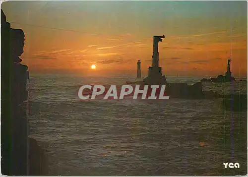 Cartes postales moderne L'ile d'Ouessant La Pointe de Pern et le phare de Nividic