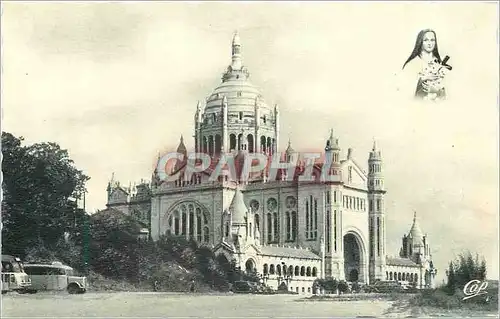 Cartes postales Lisieux l avenue pres de la basilique