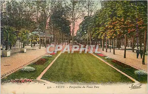 Cartes postales Vichy perspective du vieux parc