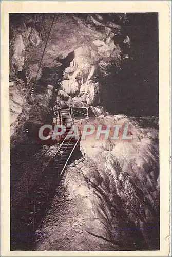 Cartes postales Puits de padirac (lot) grand dome escaliers et cascades