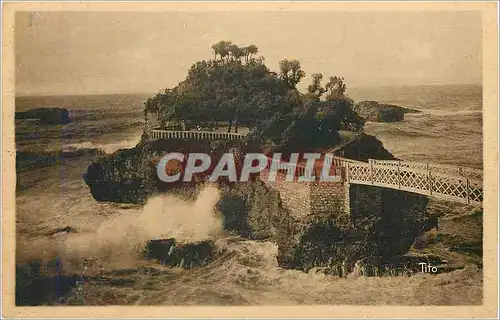 Cartes postales Biarritz le rocher du basta grosse mer
