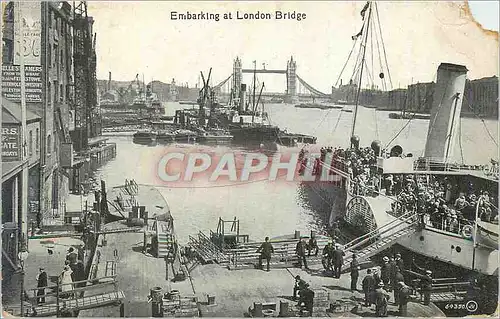 Cartes postales Embarking at london bridge Bateau