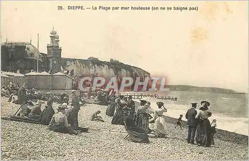 Cartes postales Dieppe la plage par mer houleuse (on ne se baigne pas)