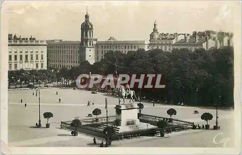 Ansichtskarte AK Lyon place bellecour et nouvel hotel des postes