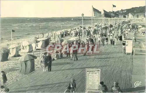 Cartes postales Deauville la plage fluerie les planches et la plage a maree haute