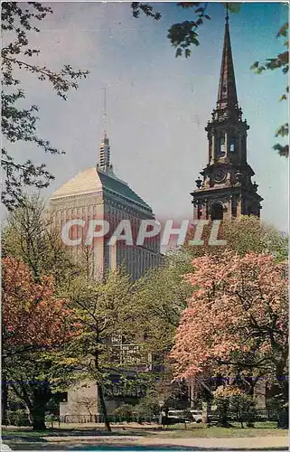 Cartes postales moderne The John Hancock Building and Arlington Street Church Presenting the new and the old in Boston