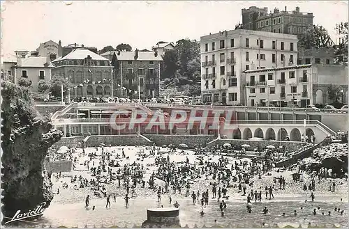Cartes postales moderne Biarritz La Plage du Port Vieux et les Hotels des Roche et Beaulieu