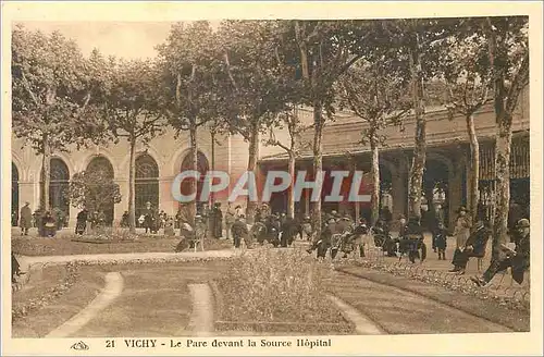 Cartes postales Vichy Le Parc devant la Source Hopital