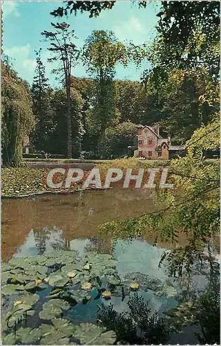 Cartes postales moderne Versailles et ses Merveilles Hameau du petit Trianon le lac et au fond le moulin