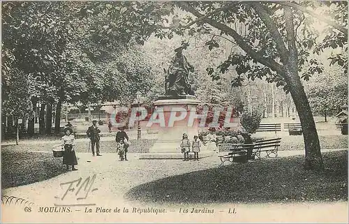 Cartes postales Moulins La Place de la Republique Les Jardins