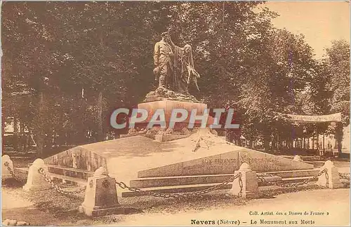 Ansichtskarte AK Nevers Nievre Le Monument aux Morts