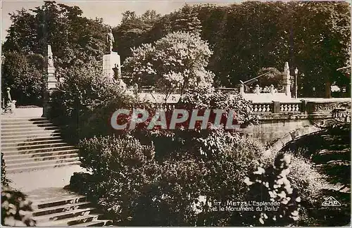 Cartes postales moderne Metz L Esplanade et le Monument du Poilu Militaria