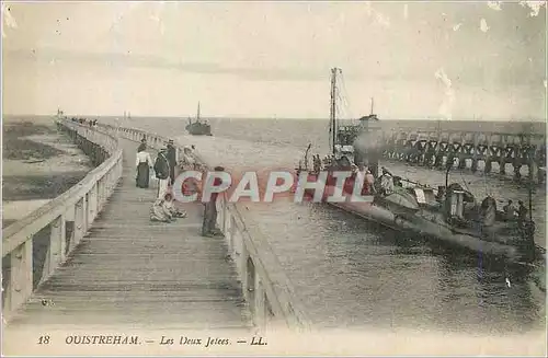 Ansichtskarte AK Ouistreham Les Deux Jetees Bateau