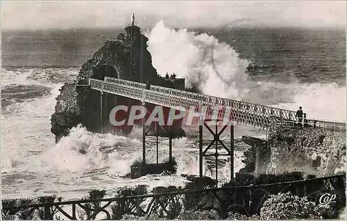 Cartes postales moderne Biarritz La Tempete au Rocher de la Vierge