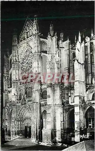 Cartes postales moderne Beauvais la nuit Oise La Cathedrale