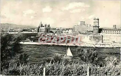 Cartes postales moderne Marseille Fort Saint Jean Bateau