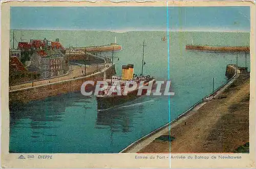 Cartes postales Dieppe Entree du Port Arrivee du Bateau de Newhawen Bateau