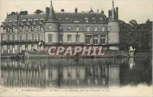 Cartes postales Rambouillet Le Parc Le Chateau pris des Canaux