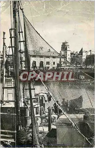 Cartes postales moderne St Jean de Luz Le Port La Maison Louis XIV et l'Eglise Bateaux de peche