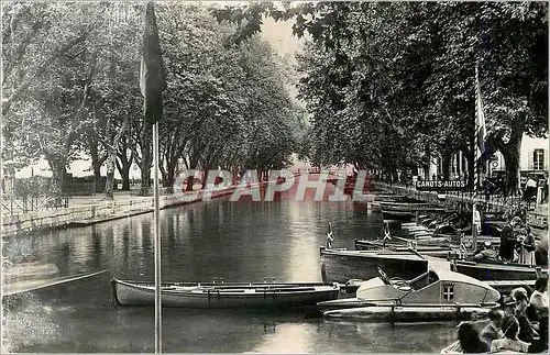 Cartes postales moderne Annecy (Haute Savoie) Le Canal et le Pont dese Amours Bateaux Pedalo