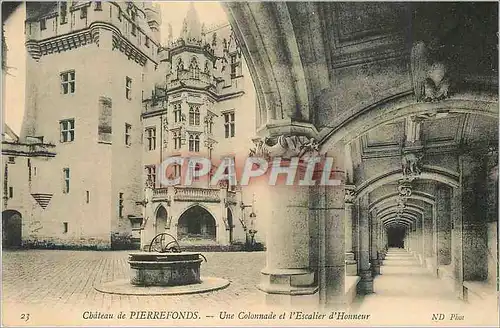 Ansichtskarte AK Chateau de Pierrefonds Une Colonnade et l'Escalier d'Honneur