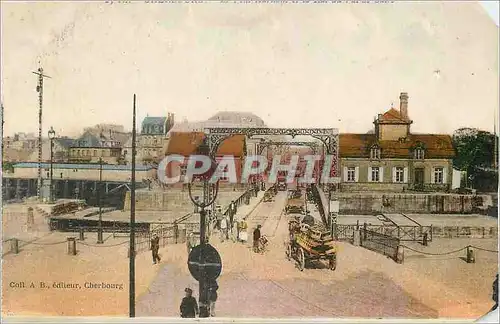 Cartes postales Cherboug Le pont tournant et la rue du Val de Saire