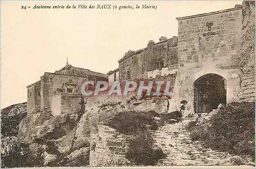 Cartes postales Ancienne Entree de la Ville des Baux (A Gauche la Mairie)