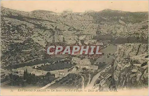 Cartes postales Environs d'Arles les Baux le Val d'Enfer Decor de Mireille