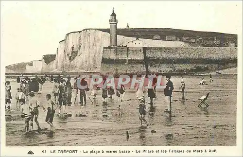 Cartes postales Le Treport La plage a maree basse Le Phare et les Falaises de Mers a Ault